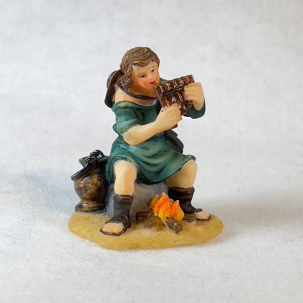 Grandeur Noel 2001 Bethlehem Village Man w/ Campfire O'Well Porcelain Resin